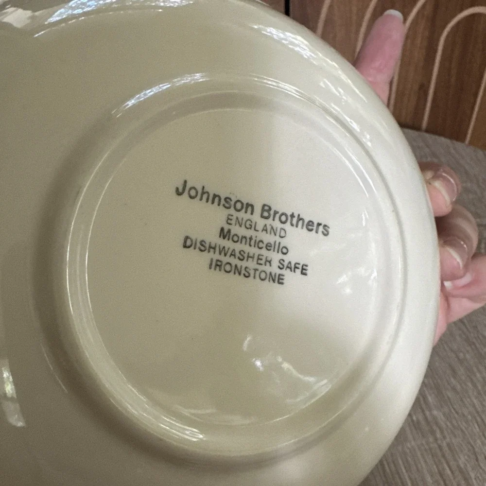 Johnson Brothers Ironstone MONTICELLO Serving Bowl 8.5